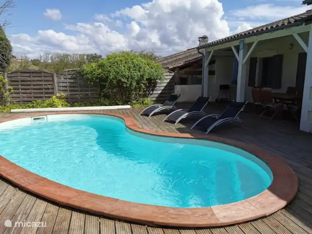 Le Sorbier | France, Charente, Chalais (Charente) - villa Le jardin, piscine prive et la terasse
