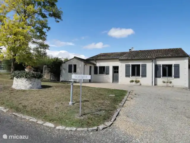 Le Sorbier | France, Charente, Chalais (Charente) - villa l'exterieur du villa