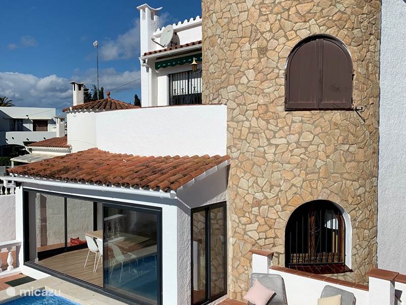 Casa vacacional España, Costa Brava, Empuriabrava Villa Villa Carmenco con piscina y aire acondicionado.