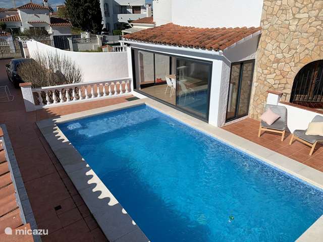 Vakantiehuis Spanje, Costa Brava, Empuriabrava - villa Villa met zwembad en airco