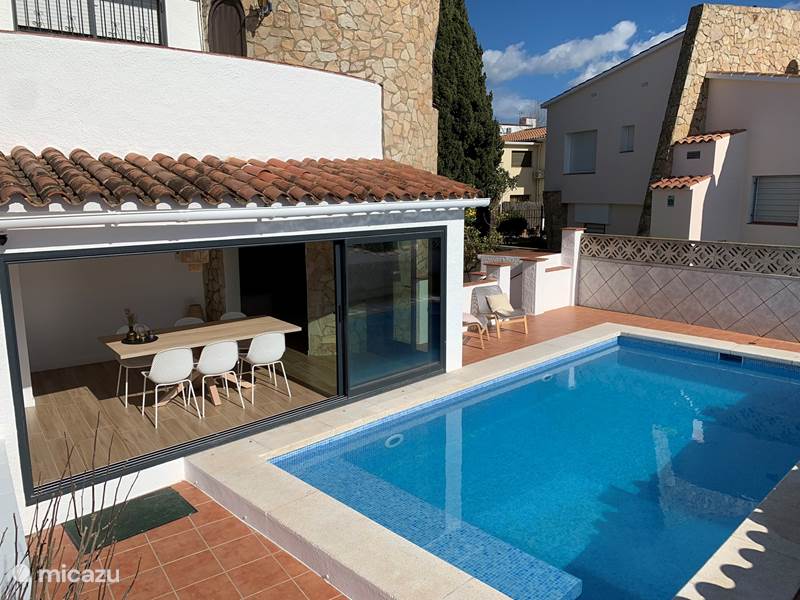 Holiday home in Spain, Costa Brava, Empuriabrava Villa Villa with pool and air conditioning