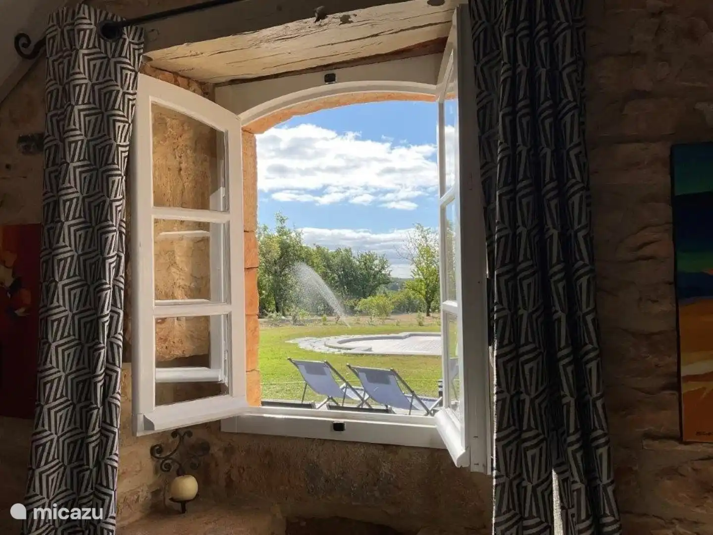 Ein Blick auf das Schwimmbad