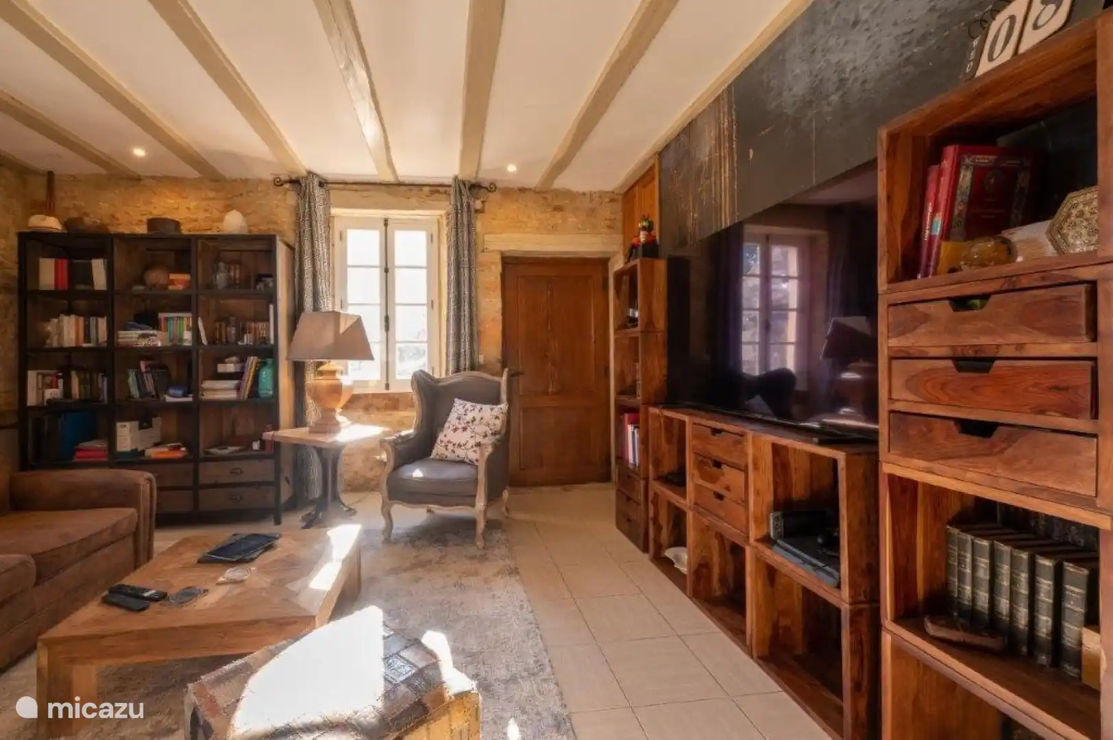 Die Sitzecke und die Bibliothek