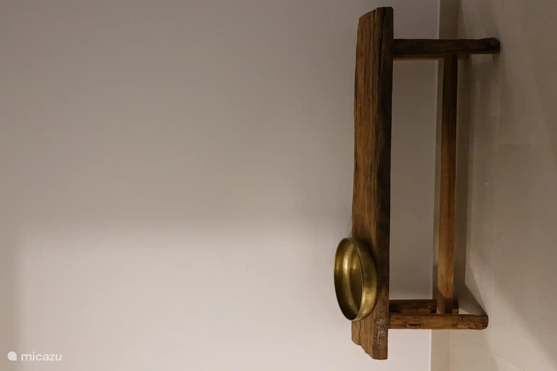 Welcome, there is also a cloakroom closet in the hallway.