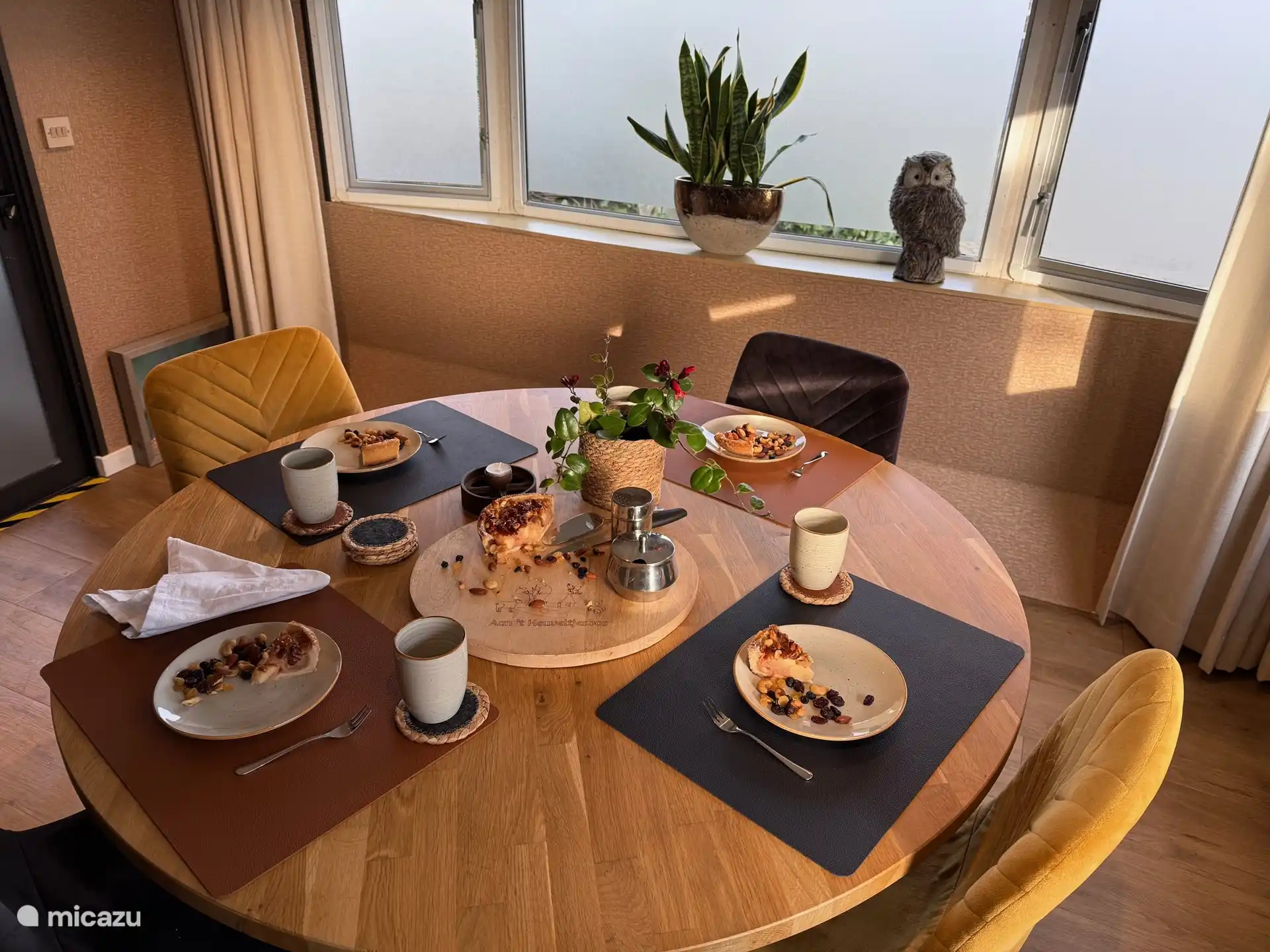 Suficiente espacio para comer con los cuatro.