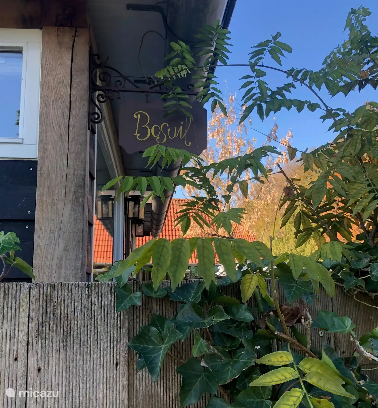 De Bosuil tiene un jardín cerrado con brasero y muebles de jardín