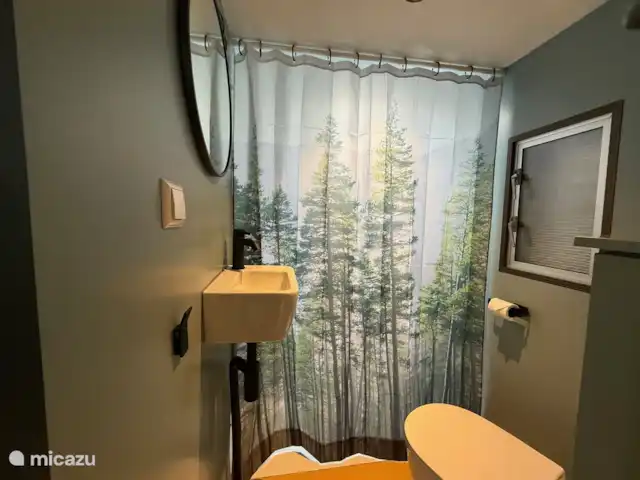 Chouette hulotte | Pays-Bas, Gueldre, Voorthuizen - maison de vacances Salle de bain avec toilettes, douche à effet pluie et fontaine