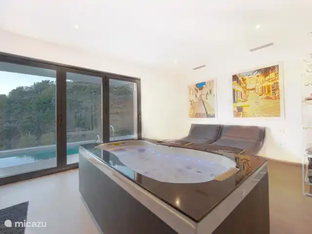 Luxury Villa Tomillo en España, Costa del Sol, Marbella - villa Jacuzzi con hidromasaje y piscina cubierta con agua tibia