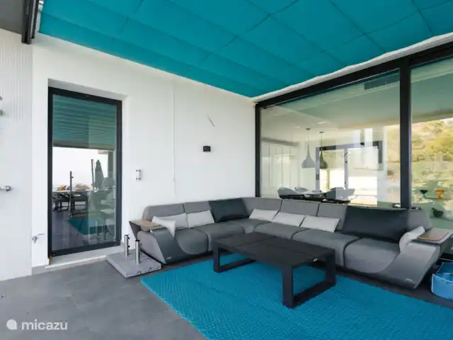 Luxury Villa Tomillo en España, Costa del Sol, Marbella - villa Mobiliario de jardín junto a la piscina.