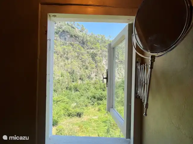 appartement huren in Italië, Ligurië, Olivetta san Michele – Ria Uitzicht vanaf badkamer