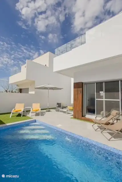 Sonnenterrasse mit beheiztem Pool