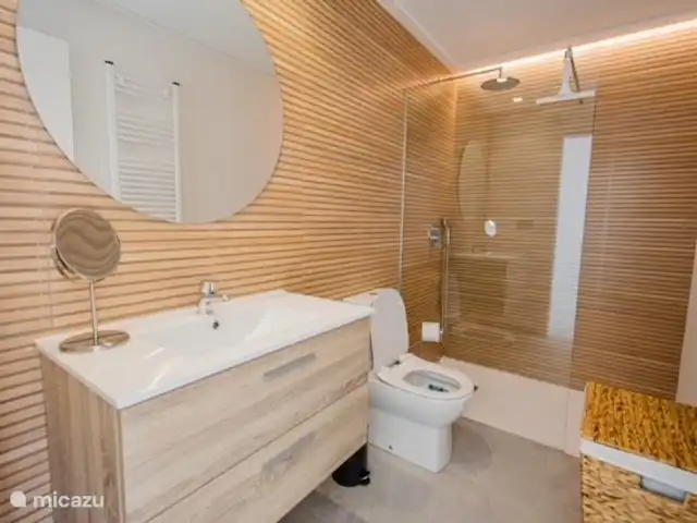 Casa Divaa | Espagne, Costa Blanca, San Fulgencio - maison de vacances salle de bain étage 1 avec WC et douche à l'italienne