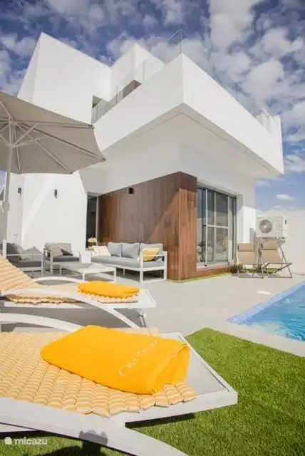 Sonnenterrasse mit beheiztem Pool