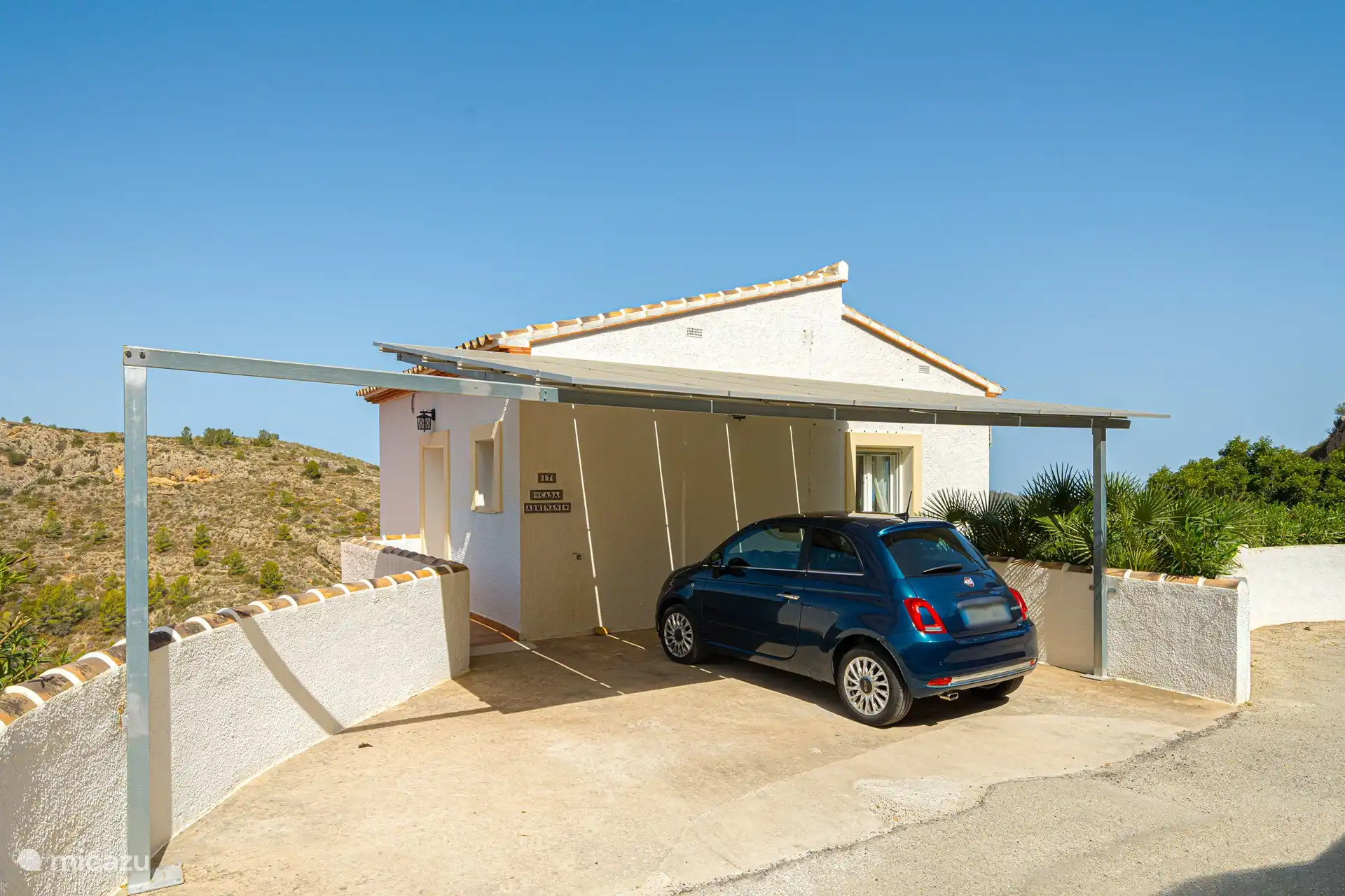 Carport, free parking on site. 