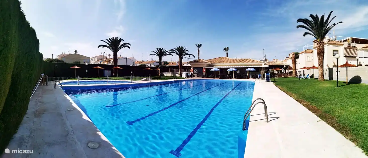 öffentliches Schwimmbad 50 Meter entfernt (kostenpflichtig)