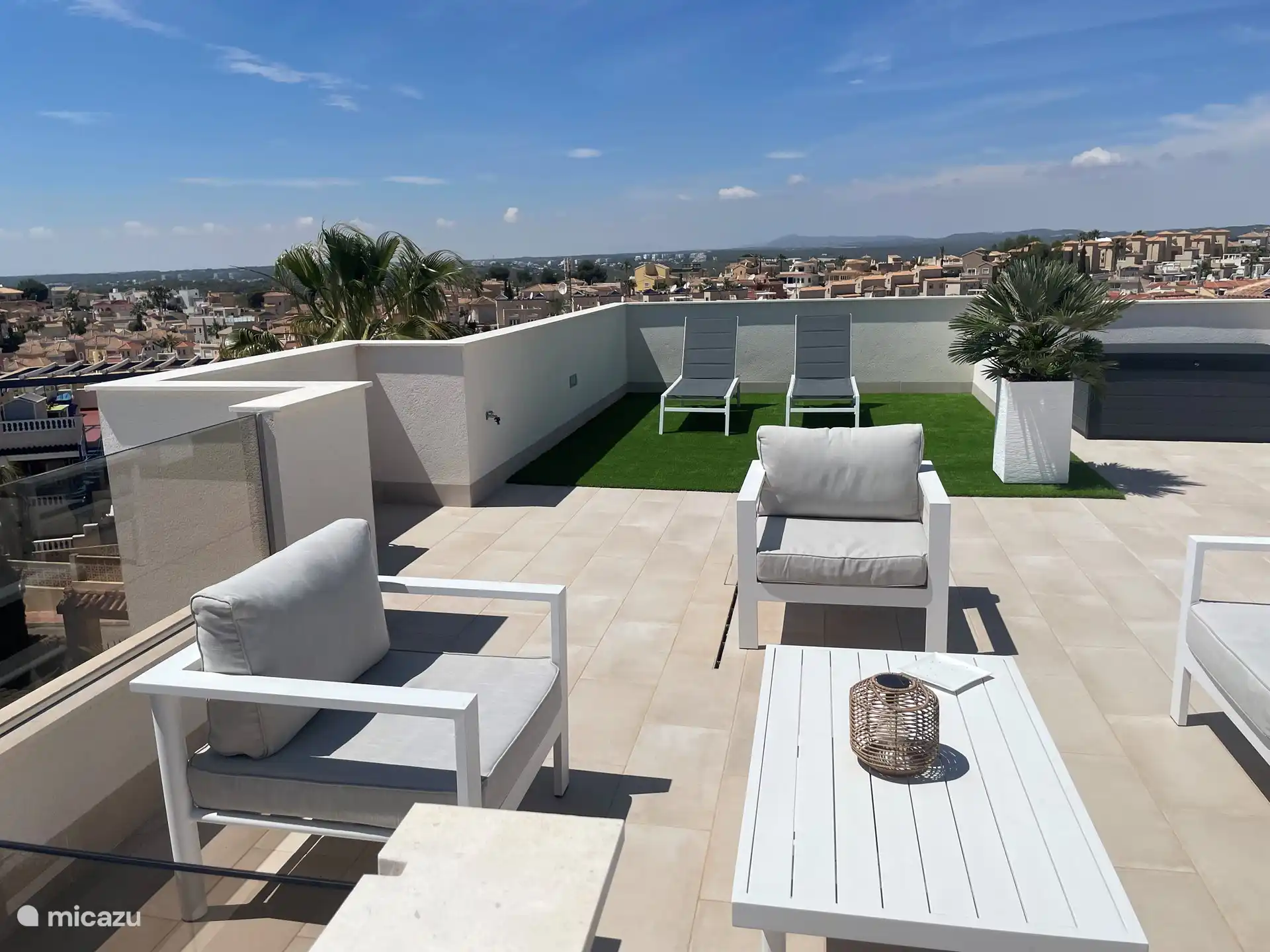 Volledig gemeubileerd privé dakterras 