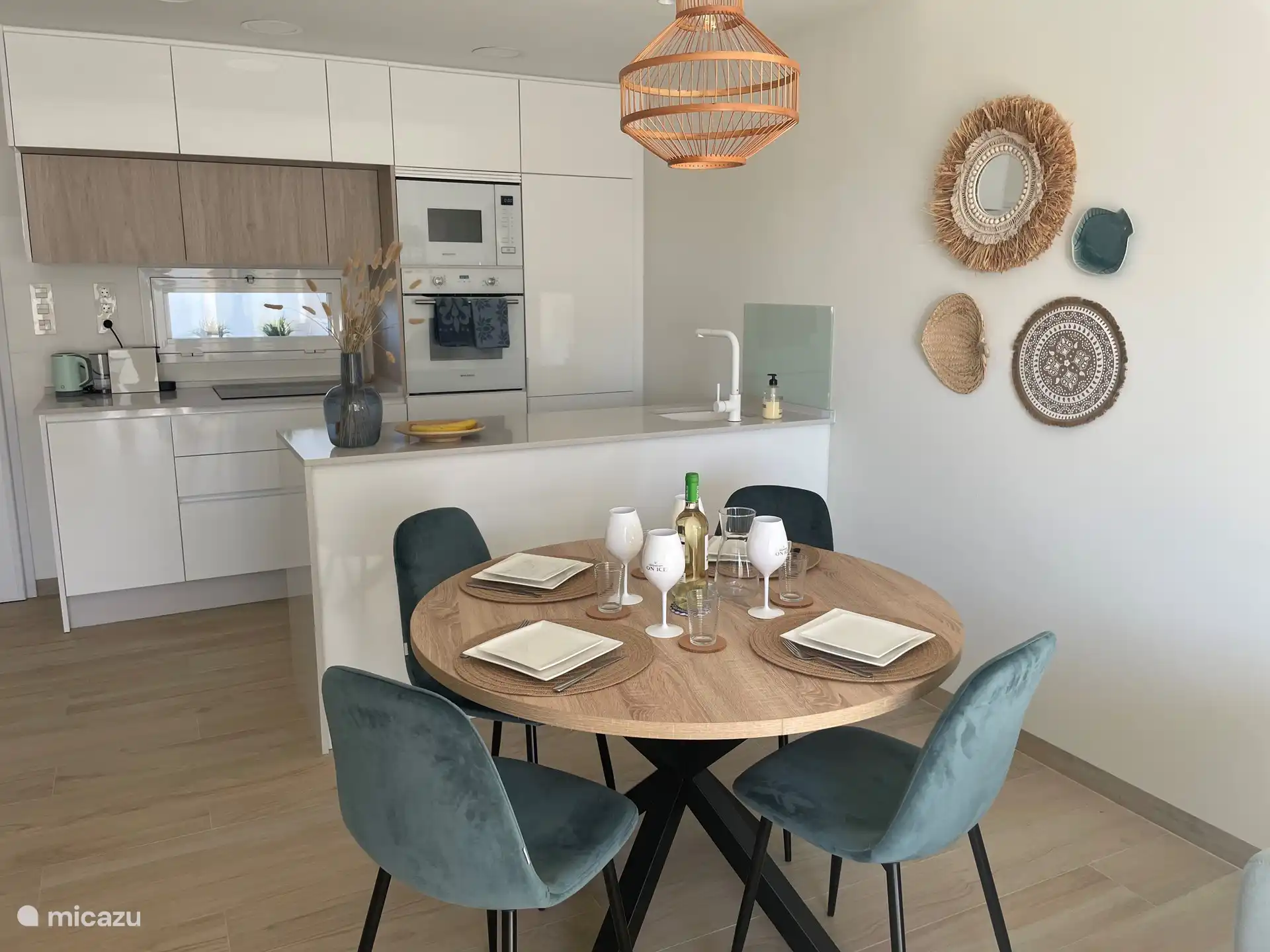 Keuken met alle apparatuur 