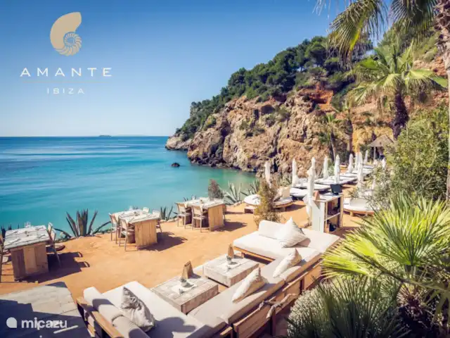 Location de Vacances Espagne, Ibiza, Cala Llonga, appartement - IBIZA Cala Llonga HIPPIE Cala Llonga: Club de plage Amante à distance de marche