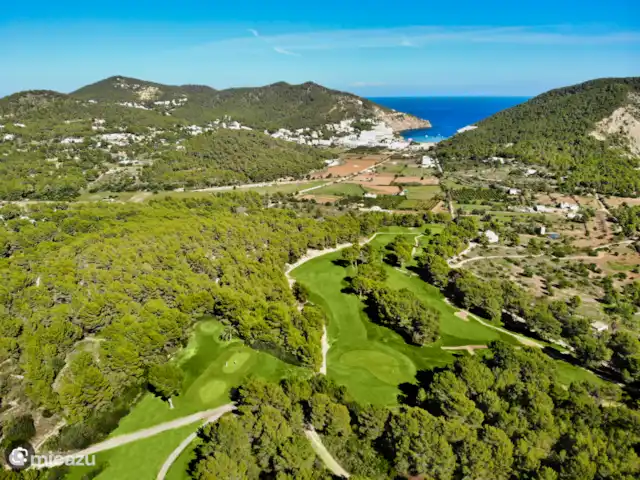 Location de Vacances Espagne, Ibiza, Cala Llonga, appartement - IBIZA Cala Llonga HIPPIE Cala Llonga : Club de Golf à 5 minutes en voiture