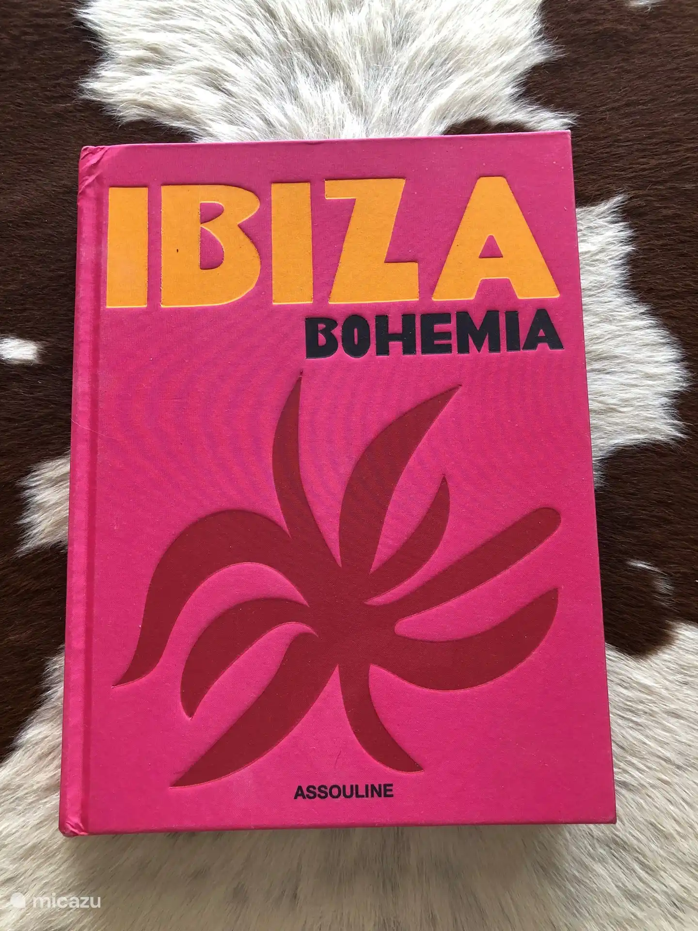 Hi 'IBIZA' Bohemian book indicates even more beautiful places on the island, in addition to Cala Llonga