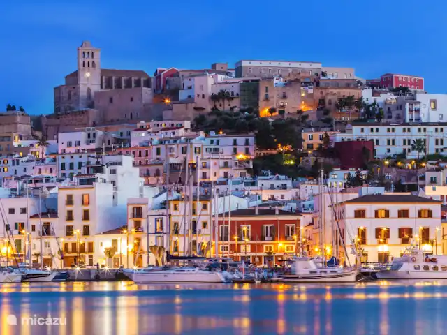 Location de Vacances Espagne, Ibiza, Cala Llonga, appartement - IBIZA Cala Llonga HIPPIE Visite : Ville d'Ibiza -> vieille ville et port