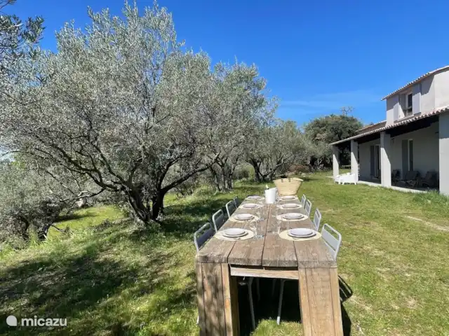 Villa Verger | France, Gard, Saint-Michel-d'Euzet - villa Belle table à manger spacieuse pour un bon long dîner