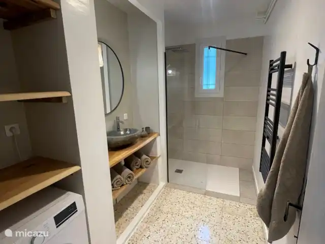 Villa Verger | France, Gard, Saint-Michel-d'Euzet - villa Salle de bain 1 au rez-de-chaussée.