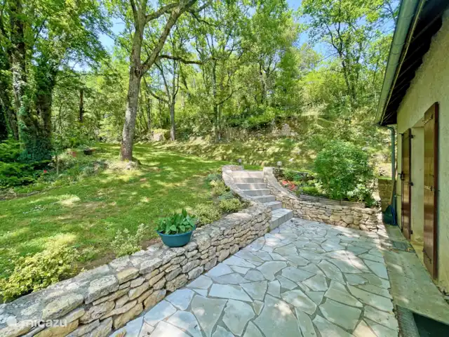 Al borde del bosque en Francia, Dordoña, Trémolat - casa vacacional