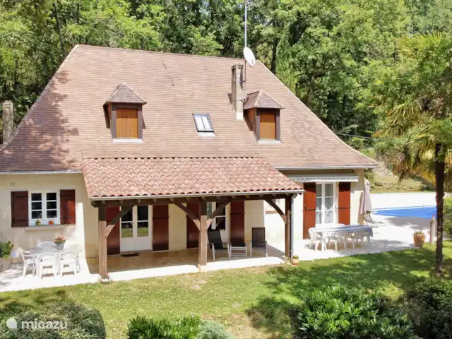Al borde del bosque en Francia, Dordoña, Trémolat - casa vacacional