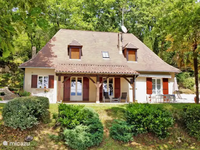 Al borde del bosque en Francia, Dordoña, Trémolat - casa vacacional