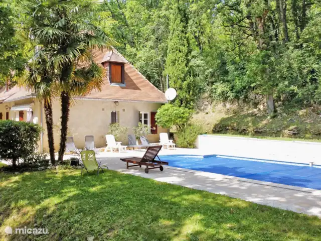 Al borde del bosque en Francia, Dordoña, Trémolat - casa vacacional