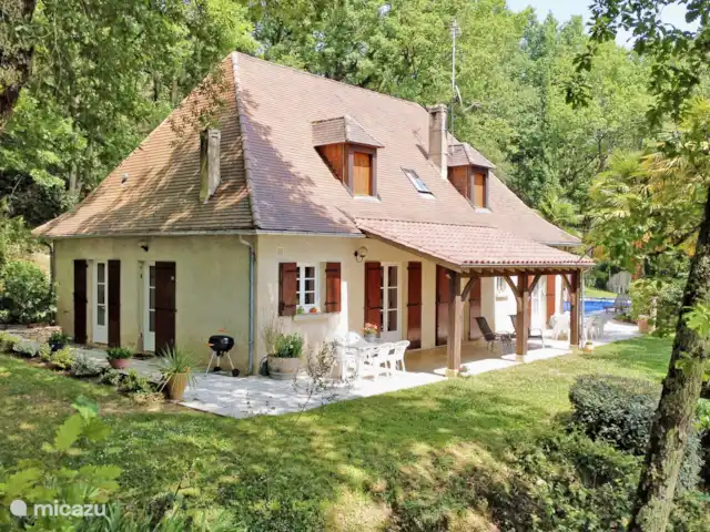 Al borde del bosque en Francia, Dordoña, Trémolat - casa vacacional