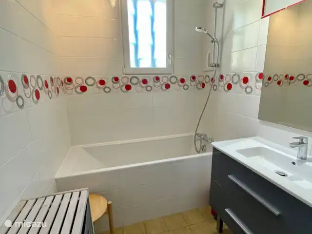 Al borde del bosque en Francia, Dordoña, Trémolat - casa vacacional Sala de baño