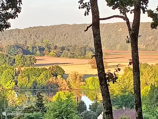 Al borde del bosque en Francia, Dordoña, Trémolat - casa vacacional Vista del valle