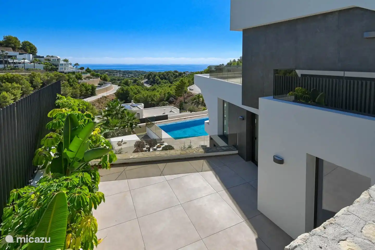 Obere Terrasse und Aussicht