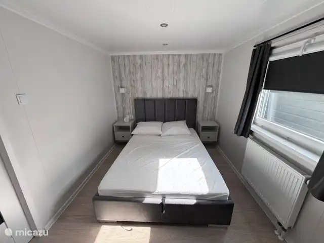 Erve Eskeboer | Pays-Bas, Overijssel, Lattrop - chalet Chambre spacieuse (principale) avec lit double, grands placards et tiroirs