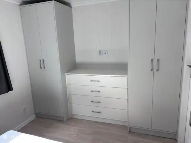 Erve Eskeboer | Pays-Bas, Overijssel, Lattrop - chalet Beaucoup d'espace de rangement dans la chambre principale