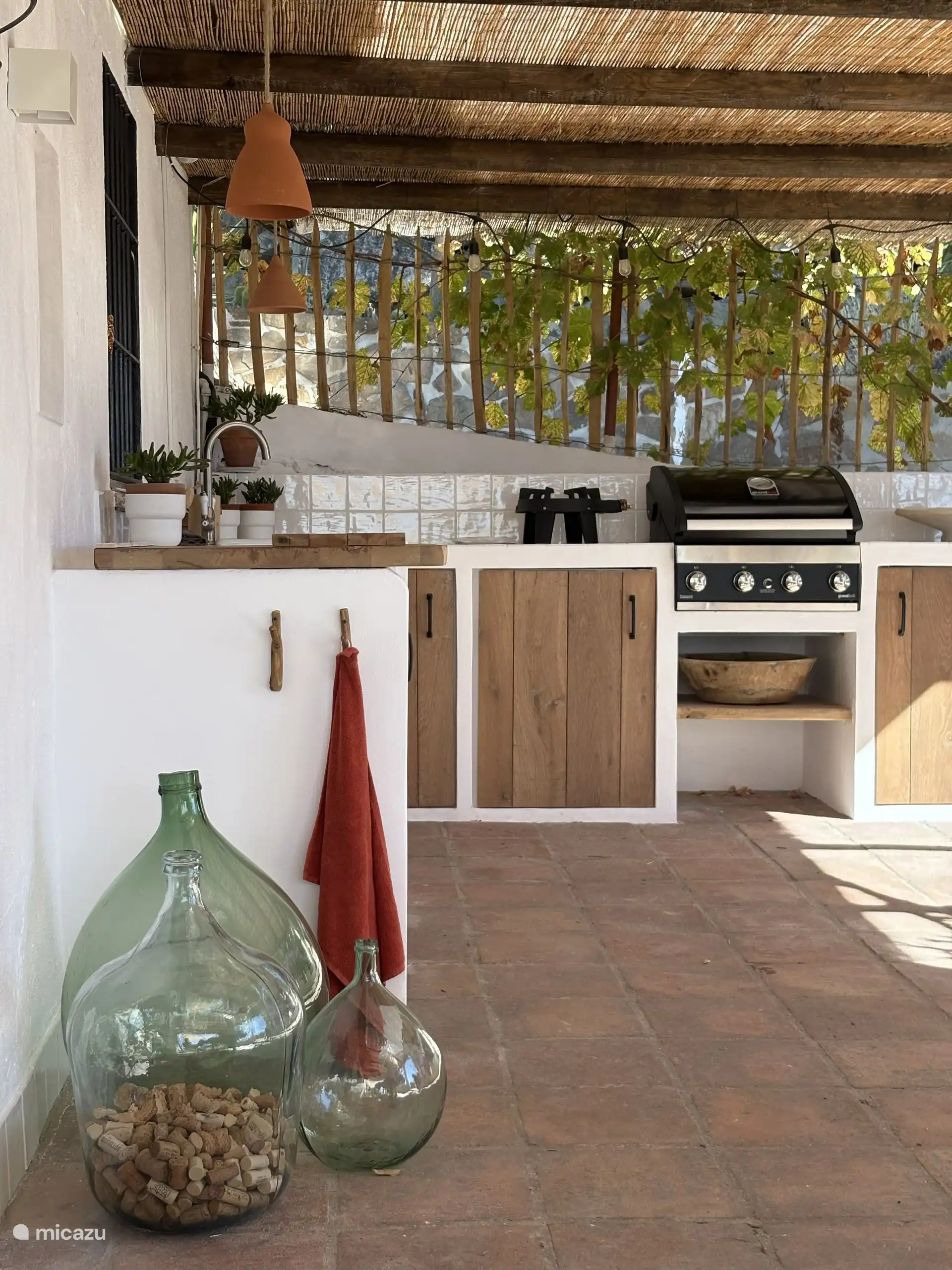 Unter einer überdachten Terrasse