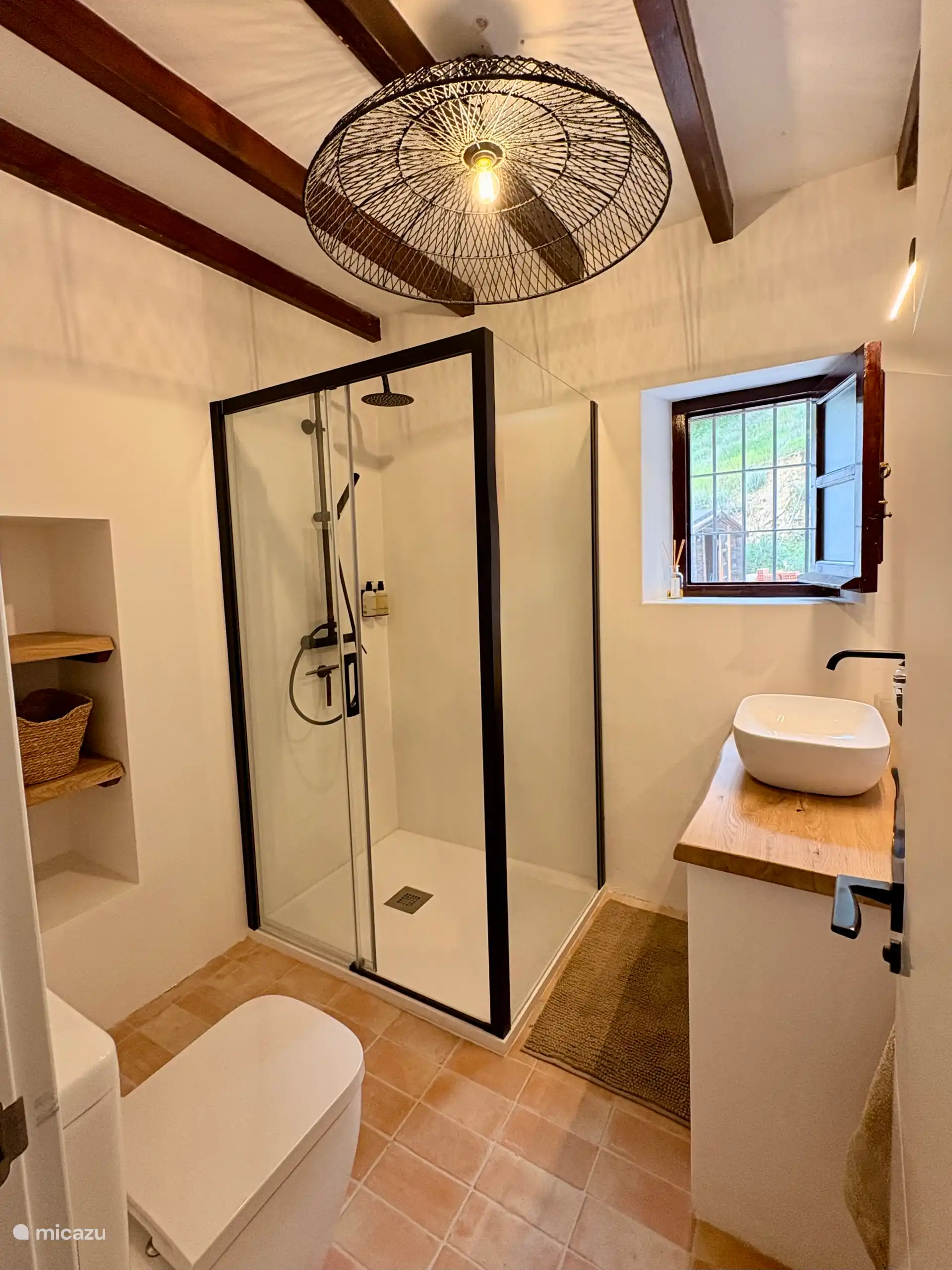Douche spacieuse de 90x110 
