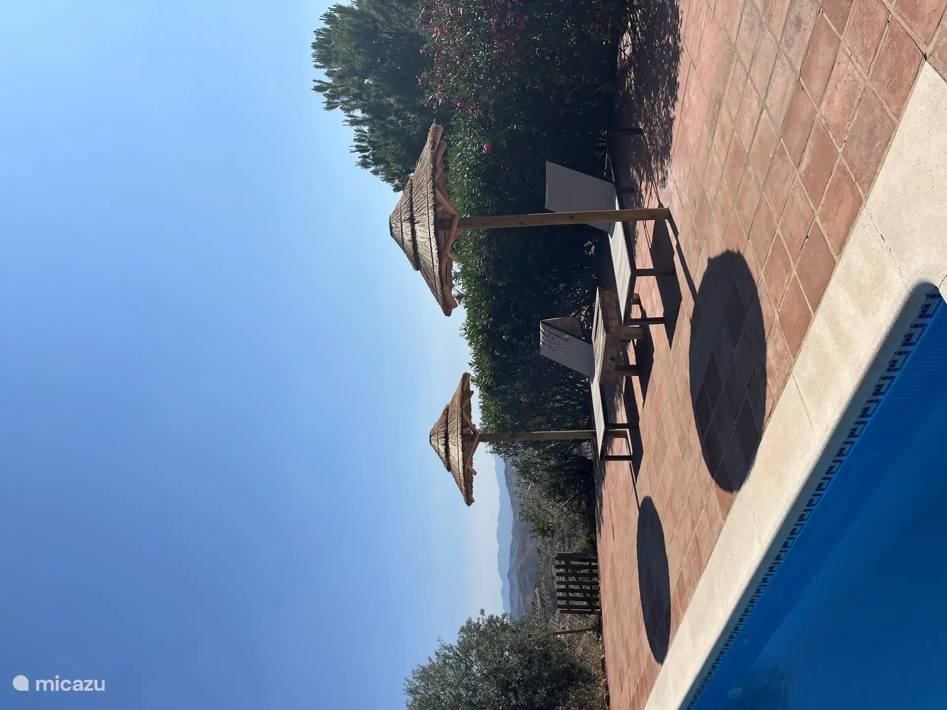 Windabweisende Sonnenschirme.