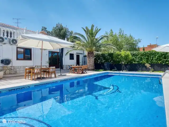 Park Carpe Diem (apartamento) en España, Costa Blanca, Busot - apartamento Vista desde la piscina hasta el apartamento y el estudio