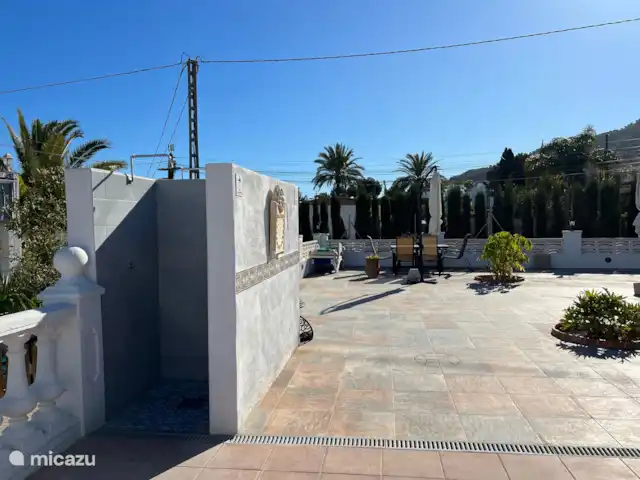 Location de Vacances Espagne, Costa Blanca, Albir, appartement - La colline douche dans la piscine
