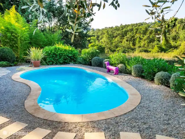 Villa les Chiens en Francia, Costa Azul, Cogolin - casa vacacional Piscina