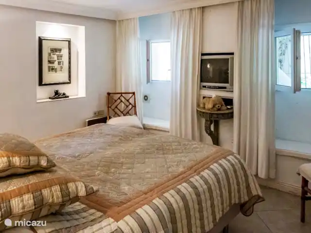 Villa les Chiens en Francia, Costa Azul, Cogolin - casa vacacional Dormitorio