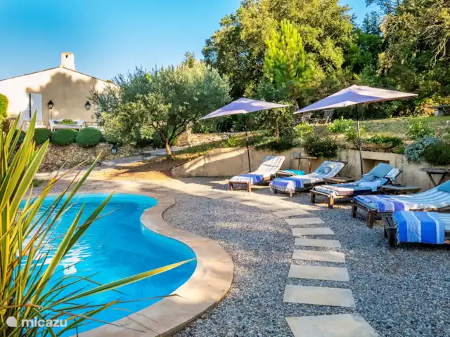 Villa les Chiens en Francia, Costa Azul, Cogolin - casa vacacional Piscina