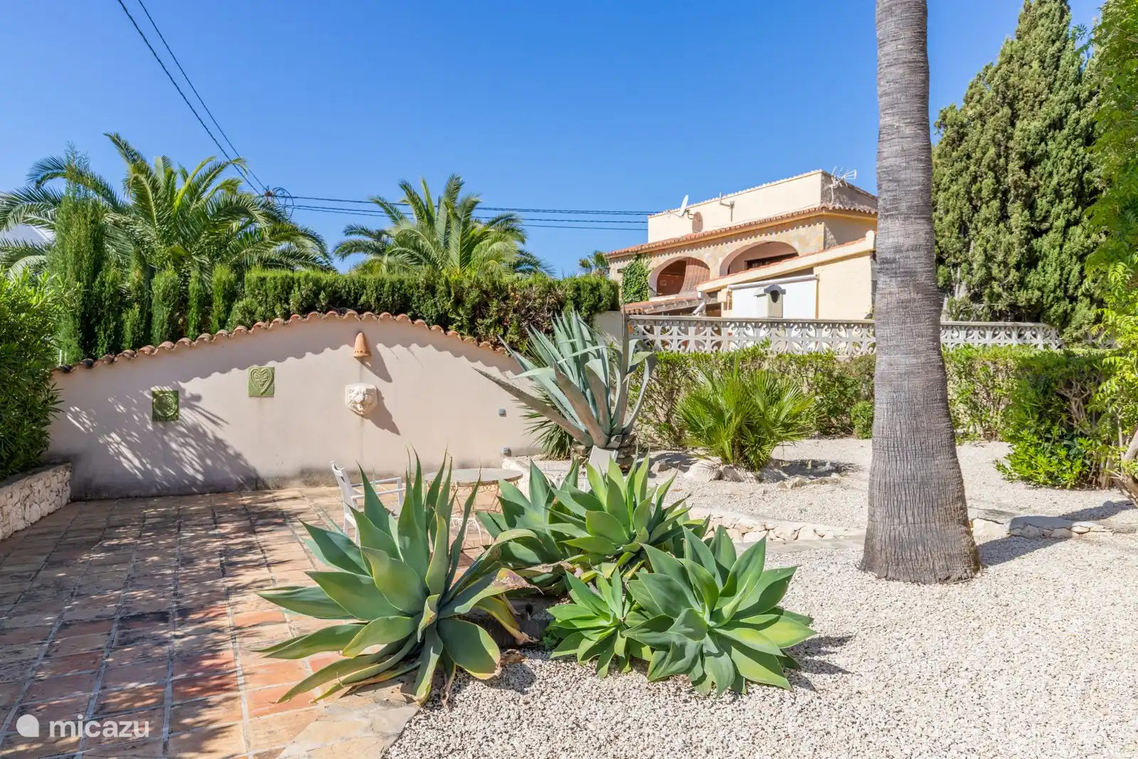 Offene Terrasse im Garten