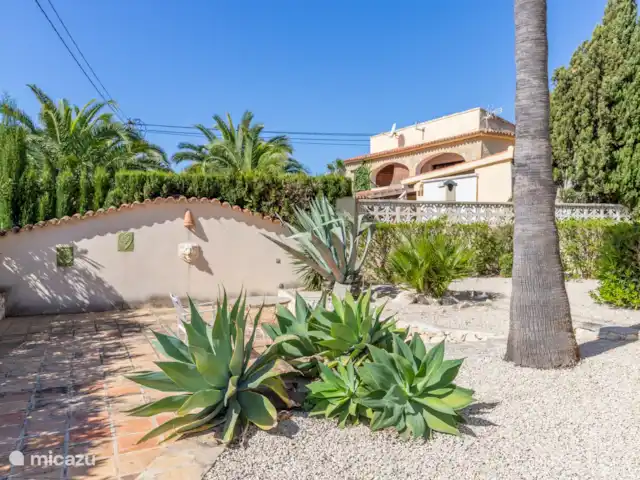 villa en España, Costa Blanca, Moraira – Casa Sol Y Mar Moraira Terraza abierta en el jardín.