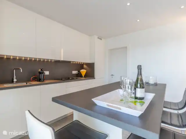 villa en España, Costa Blanca, Moraira – Casa Sol Y Mar Moraira Cocina con barra desayunadora villa arriba