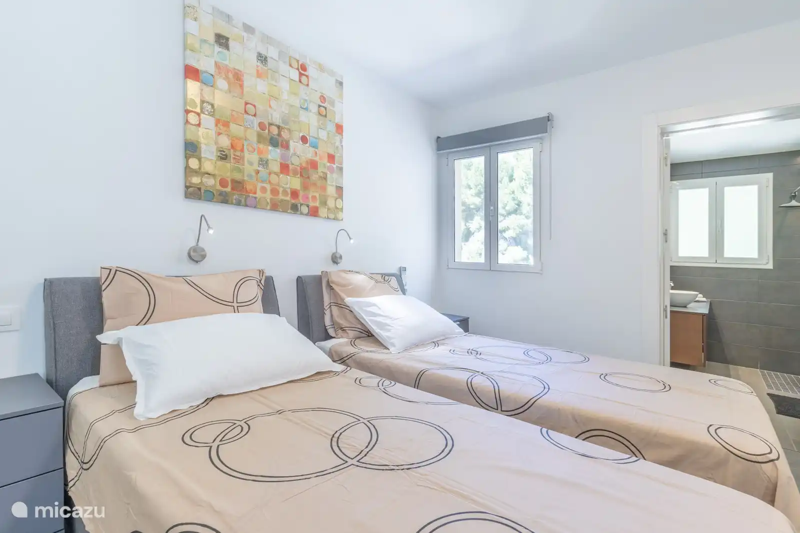 Villa mit 3 Schlafzimmern im Obergeschoss 