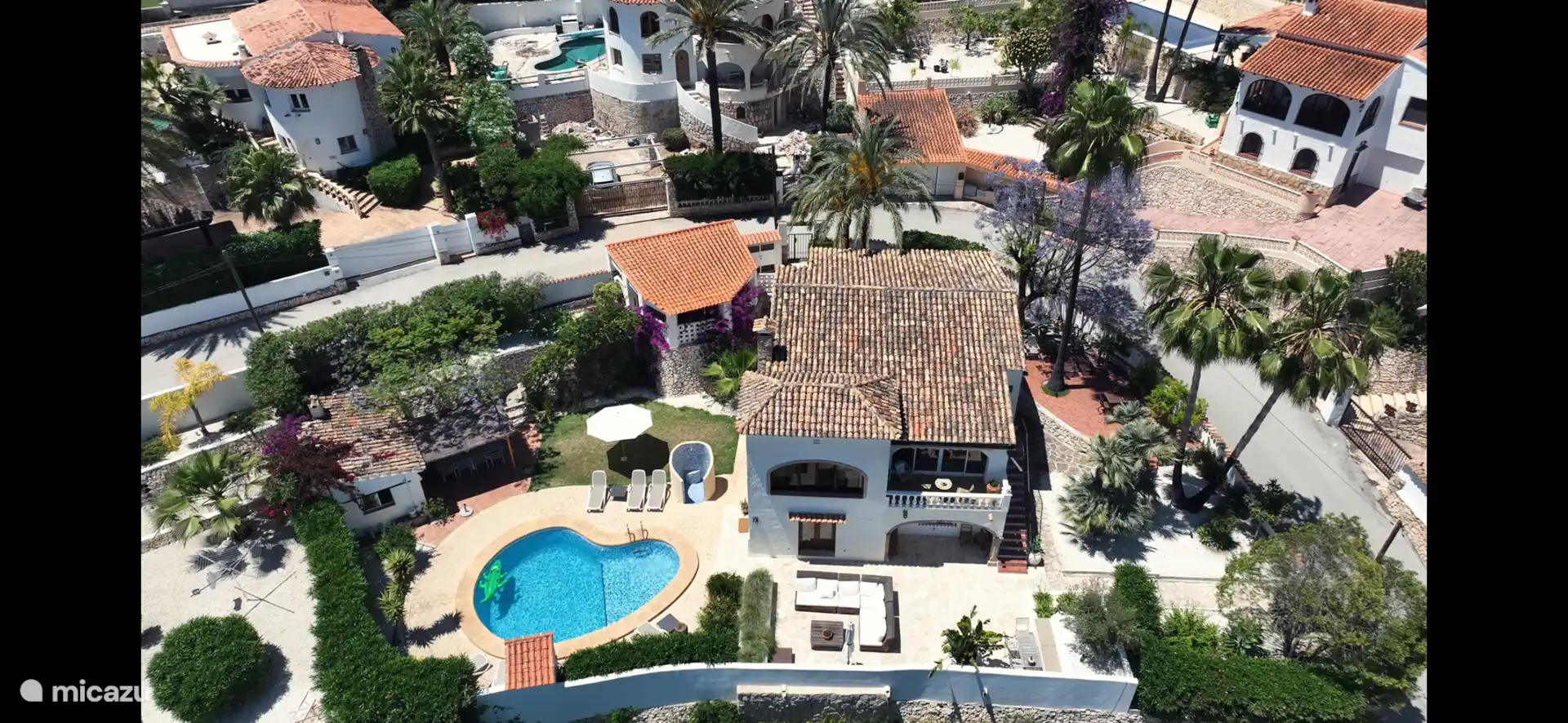 Villa Salvia se encuentra en una hermosa zona, la sinuosa carretera se curva alrededor del hermoso y espacioso jardín.